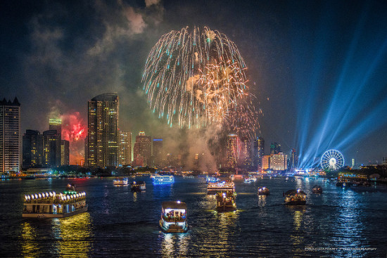 Fireworks, Bangkok, Thailand - Photo: Prachanart Viriyaraks via Flickr, used under Creative Commons License (By 2.0)